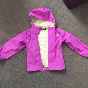 New The North Face rain coat/windbreaker